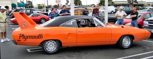 Plymouth_Road_Runner_Superbird